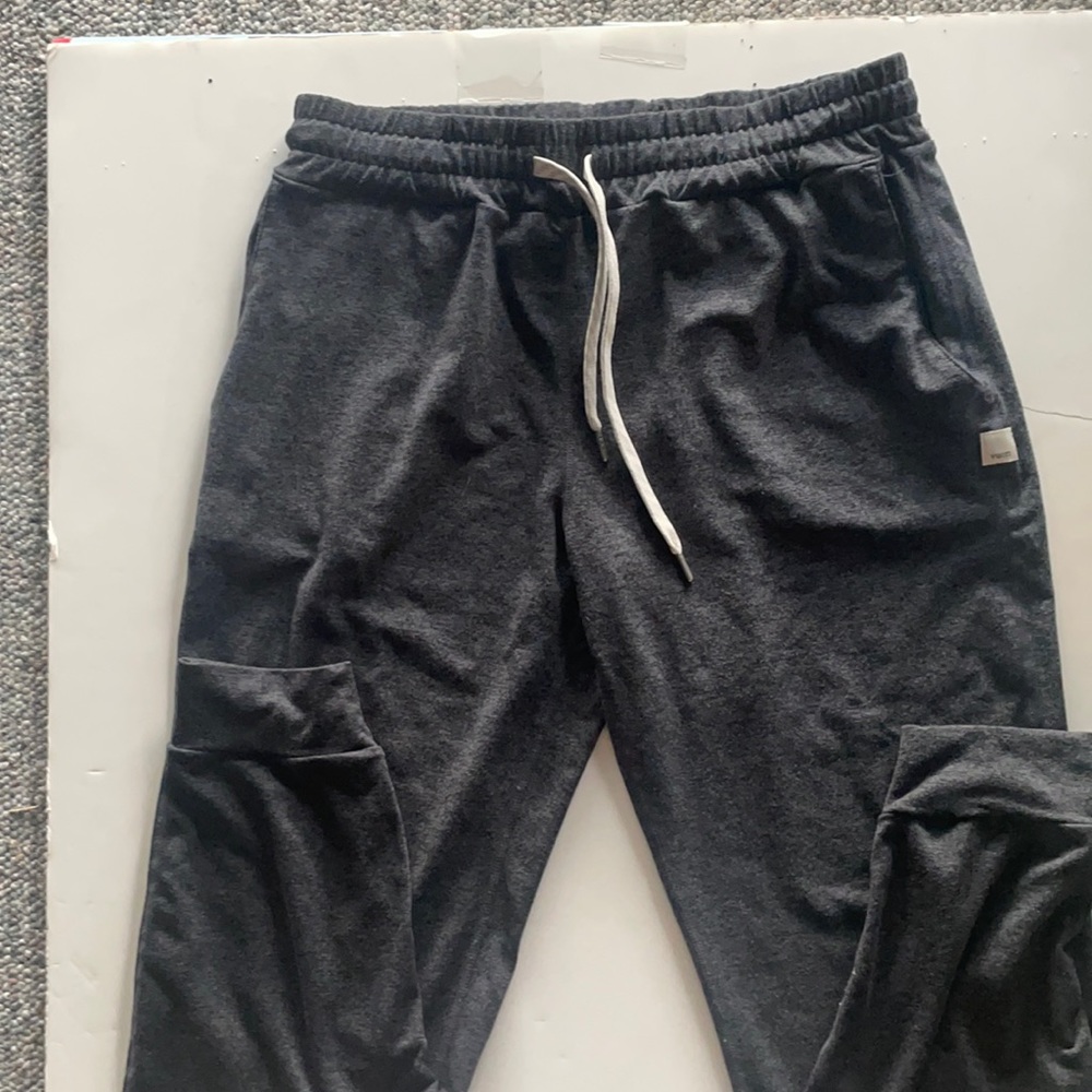 Sz small woman’s Vuori joggers